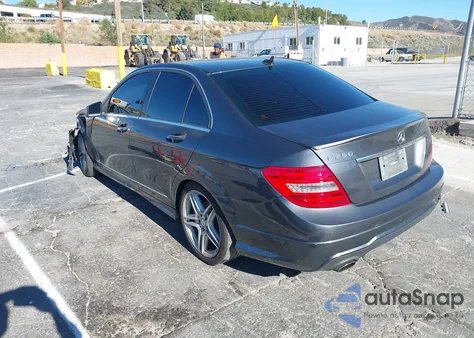 2013 Mercedes-Benz C 250 from USA, damaged, VIN WDDGF4HB0DR254485